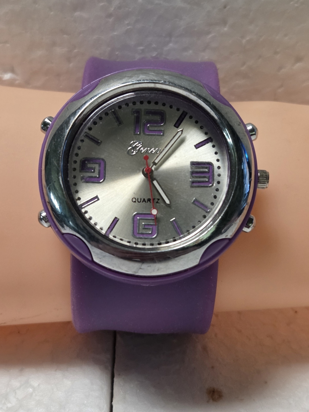 PURPLE GENEVA WOMENS SLAP WATCH